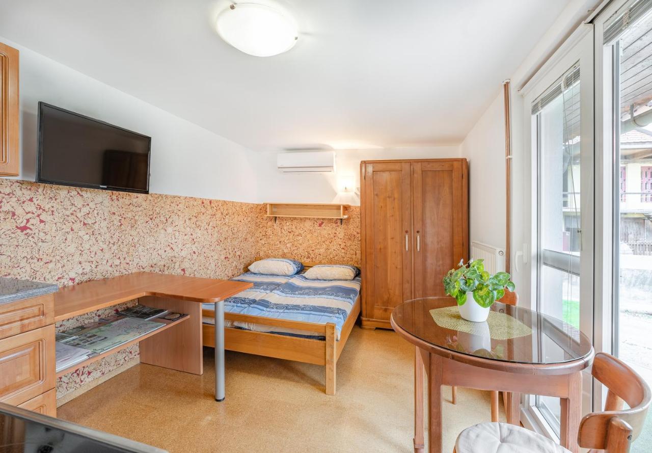 Fortun Estate - Apartmaji Ob Reki Kolpi Metlika Eksteriør bilde
