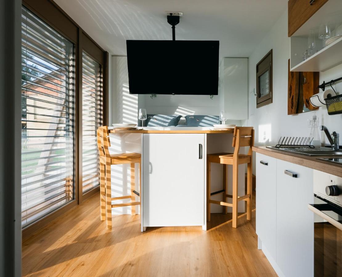 Fortun Estate - Apartmaji Ob Reki Kolpi Metlika Eksteriør bilde
