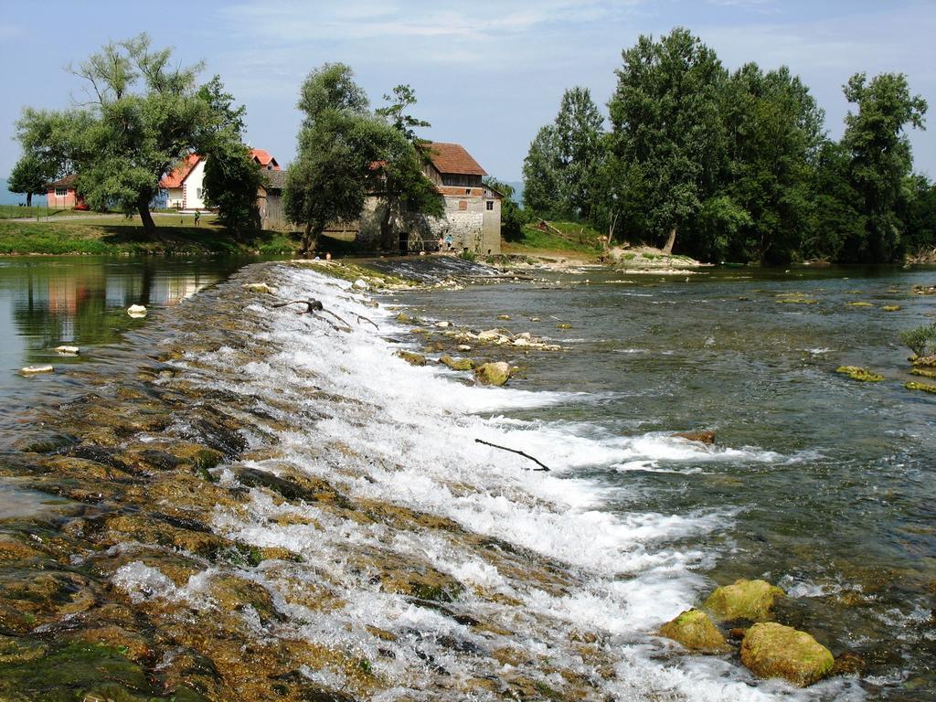 Fortun Estate - Apartmaji Ob Reki Kolpi Metlika Rom bilde